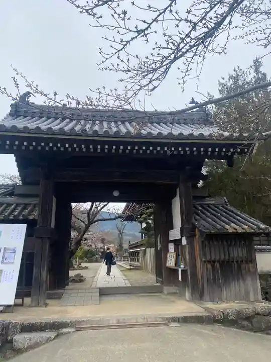 橘寺の山門・神門