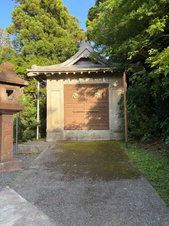 遠見岬神社の{uncategorized: "未分類", other: "その他", undefined: "問題あり", building: "その他建物", grave: "お墓", sacred_gate: "鳥居", guardian: "狛犬", statue: "像", buddha: "仏像", history: "歴史", nature: "自然", garden: "庭園", animal: "動物", pagoda: "塔", temizu: "手水舎", mountain_gate: "山門・神門", sanctuary: "本殿・本堂", subordinate: "末社・摂社", art: "芸術", scenery: "景色", jizo: "地蔵", ema: "絵馬", goshuin: "御朱印", omikuji: "おみくじ", items: "授与品その他", amulet: "お守り", goshuincho: "御朱印帳", eats: "食事", festival: "お祭り", votive_dance: "神楽", shichigosan: "七五三参", wedding: "結婚式", experience: "体験その他", initially: "初詣", around: "周辺", anti_infection: "感染症対策"}