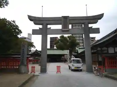 十日恵比須神社の{uncategorized: "未分類", other: "その他", undefined: "問題あり", building: "その他建物", grave: "お墓", sacred_gate: "鳥居", guardian: "狛犬", statue: "像", buddha: "仏像", history: "歴史", nature: "自然", garden: "庭園", animal: "動物", pagoda: "塔", temizu: "手水舎", mountain_gate: "山門・神門", sanctuary: "本殿・本堂", subordinate: "末社・摂社", art: "芸術", scenery: "景色", jizo: "地蔵", ema: "絵馬", goshuin: "御朱印", omikuji: "おみくじ", items: "授与品その他", amulet: "お守り", goshuincho: "御朱印帳", eats: "食事", festival: "お祭り", votive_dance: "神楽", shichigosan: "七五三参", wedding: "結婚式", experience: "体験その他", initially: "初詣", around: "周辺", anti_infection: "感染症対策"}