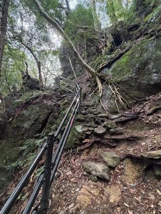 韓竈神社の{uncategorized: "未分類", other: "その他", undefined: "問題あり", building: "その他建物", grave: "お墓", sacred_gate: "鳥居", guardian: "狛犬", statue: "像", buddha: "仏像", history: "歴史", nature: "自然", garden: "庭園", animal: "動物", pagoda: "塔", temizu: "手水舎", mountain_gate: "山門・神門", sanctuary: "本殿・本堂", subordinate: "末社・摂社", art: "芸術", scenery: "景色", jizo: "地蔵", ema: "絵馬", goshuin: "御朱印", omikuji: "おみくじ", items: "授与品その他", amulet: "お守り", goshuincho: "御朱印帳", eats: "食事", festival: "お祭り", votive_dance: "神楽", shichigosan: "七五三参", wedding: "結婚式", experience: "体験その他", initially: "初詣", around: "周辺", anti_infection: "感染症対策"}