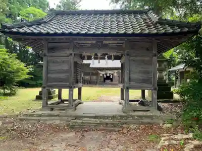 六所神社の{uncategorized: "未分類", other: "その他", undefined: "問題あり", building: "その他建物", grave: "お墓", sacred_gate: "鳥居", guardian: "狛犬", statue: "像", buddha: "仏像", history: "歴史", nature: "自然", garden: "庭園", animal: "動物", pagoda: "塔", temizu: "手水舎", mountain_gate: "山門・神門", sanctuary: "本殿・本堂", subordinate: "末社・摂社", art: "芸術", scenery: "景色", jizo: "地蔵", ema: "絵馬", goshuin: "御朱印", omikuji: "おみくじ", items: "授与品その他", amulet: "お守り", goshuincho: "御朱印帳", eats: "食事", festival: "お祭り", votive_dance: "神楽", shichigosan: "七五三参", wedding: "結婚式", experience: "体験その他", initially: "初詣", around: "周辺", anti_infection: "感染症対策"}