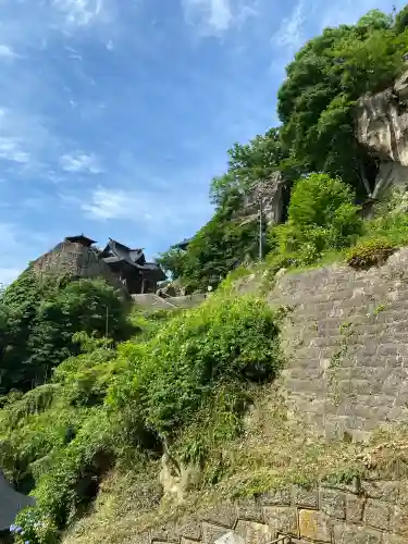 宝珠山 立石寺の{uncategorized: "未分類", other: "その他", undefined: "問題あり", building: "その他建物", grave: "お墓", sacred_gate: "鳥居", guardian: "狛犬", statue: "像", buddha: "仏像", history: "歴史", nature: "自然", garden: "庭園", animal: "動物", pagoda: "塔", temizu: "手水舎", mountain_gate: "山門・神門", sanctuary: "本殿・本堂", subordinate: "末社・摂社", art: "芸術", scenery: "景色", jizo: "地蔵", ema: "絵馬", goshuin: "御朱印", omikuji: "おみくじ", items: "授与品その他", amulet: "お守り", goshuincho: "御朱印帳", eats: "食事", festival: "お祭り", votive_dance: "神楽", shichigosan: "七五三参", wedding: "結婚式", experience: "体験その他", initially: "初詣", around: "周辺", anti_infection: "感染症対策"}
