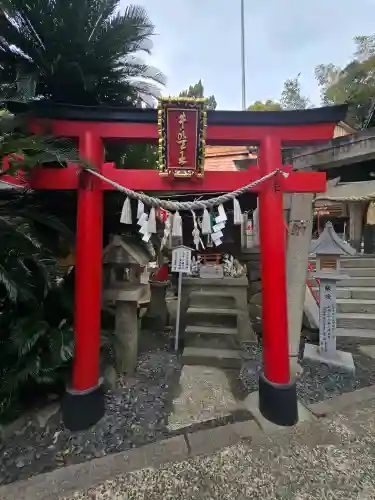 瓢箪山稲荷神社の{uncategorized: "未分類", other: "その他", undefined: "問題あり", building: "その他建物", grave: "お墓", sacred_gate: "鳥居", guardian: "狛犬", statue: "像", buddha: "仏像", history: "歴史", nature: "自然", garden: "庭園", animal: "動物", pagoda: "塔", temizu: "手水舎", mountain_gate: "山門・神門", sanctuary: "本殿・本堂", subordinate: "末社・摂社", art: "芸術", scenery: "景色", jizo: "地蔵", ema: "絵馬", goshuin: "御朱印", omikuji: "おみくじ", items: "授与品その他", amulet: "お守り", goshuincho: "御朱印帳", eats: "食事", festival: "お祭り", votive_dance: "神楽", shichigosan: "七五三参", wedding: "結婚式", experience: "体験その他", initially: "初詣", around: "周辺", anti_infection: "感染症対策"}