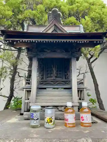 豊川稲荷（藤沢さいか屋）の{uncategorized: "未分類", other: "その他", undefined: "問題あり", building: "その他建物", grave: "お墓", sacred_gate: "鳥居", guardian: "狛犬", statue: "像", buddha: "仏像", history: "歴史", nature: "自然", garden: "庭園", animal: "動物", pagoda: "塔", temizu: "手水舎", mountain_gate: "山門・神門", sanctuary: "本殿・本堂", subordinate: "末社・摂社", art: "芸術", scenery: "景色", jizo: "地蔵", ema: "絵馬", goshuin: "御朱印", omikuji: "おみくじ", items: "授与品その他", amulet: "お守り", goshuincho: "御朱印帳", eats: "食事", festival: "お祭り", votive_dance: "神楽", shichigosan: "七五三参", wedding: "結婚式", experience: "体験その他", initially: "初詣", around: "周辺", anti_infection: "感染症対策"}