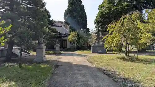 神明宮の庭園