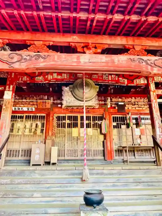 法雲寺の{uncategorized: "未分類", other: "その他", undefined: "問題あり", building: "その他建物", grave: "お墓", sacred_gate: "鳥居", guardian: "狛犬", statue: "像", buddha: "仏像", history: "歴史", nature: "自然", garden: "庭園", animal: "動物", pagoda: "塔", temizu: "手水舎", mountain_gate: "山門・神門", sanctuary: "本殿・本堂", subordinate: "末社・摂社", art: "芸術", scenery: "景色", jizo: "地蔵", ema: "絵馬", goshuin: "御朱印", omikuji: "おみくじ", items: "授与品その他", amulet: "お守り", goshuincho: "御朱印帳", eats: "食事", festival: "お祭り", votive_dance: "神楽", shichigosan: "七五三参", wedding: "結婚式", experience: "体験その他", initially: "初詣", around: "周辺", anti_infection: "感染症対策"}