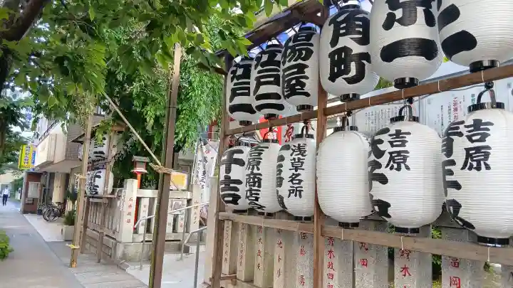 吉原神社の{uncategorized: "未分類", other: "その他", undefined: "問題あり", building: "その他建物", grave: "お墓", sacred_gate: "鳥居", guardian: "狛犬", statue: "像", buddha: "仏像", history: "歴史", nature: "自然", garden: "庭園", animal: "動物", pagoda: "塔", temizu: "手水舎", mountain_gate: "山門・神門", sanctuary: "本殿・本堂", subordinate: "末社・摂社", art: "芸術", scenery: "景色", jizo: "地蔵", ema: "絵馬", goshuin: "御朱印", omikuji: "おみくじ", items: "授与品その他", amulet: "お守り", goshuincho: "御朱印帳", eats: "食事", festival: "お祭り", votive_dance: "神楽", shichigosan: "七五三参", wedding: "結婚式", experience: "体験その他", initially: "初詣", around: "周辺", anti_infection: "感染症対策"}