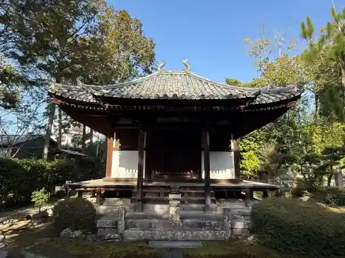 慈眼院の{uncategorized: "未分類", other: "その他", undefined: "問題あり", building: "その他建物", grave: "お墓", sacred_gate: "鳥居", guardian: "狛犬", statue: "像", buddha: "仏像", history: "歴史", nature: "自然", garden: "庭園", animal: "動物", pagoda: "塔", temizu: "手水舎", mountain_gate: "山門・神門", sanctuary: "本殿・本堂", subordinate: "末社・摂社", art: "芸術", scenery: "景色", jizo: "地蔵", ema: "絵馬", goshuin: "御朱印", omikuji: "おみくじ", items: "授与品その他", amulet: "お守り", goshuincho: "御朱印帳", eats: "食事", festival: "お祭り", votive_dance: "神楽", shichigosan: "七五三参", wedding: "結婚式", experience: "体験その他", initially: "初詣", around: "周辺", anti_infection: "感染症対策"}