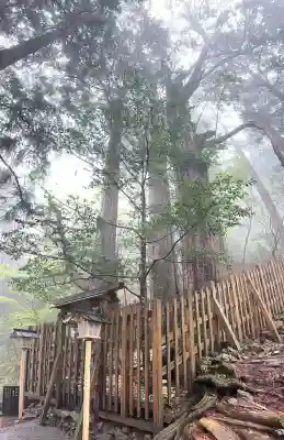 玉置神社の{uncategorized: "未分類", other: "その他", undefined: "問題あり", building: "その他建物", grave: "お墓", sacred_gate: "鳥居", guardian: "狛犬", statue: "像", buddha: "仏像", history: "歴史", nature: "自然", garden: "庭園", animal: "動物", pagoda: "塔", temizu: "手水舎", mountain_gate: "山門・神門", sanctuary: "本殿・本堂", subordinate: "末社・摂社", art: "芸術", scenery: "景色", jizo: "地蔵", ema: "絵馬", goshuin: "御朱印", omikuji: "おみくじ", items: "授与品その他", amulet: "お守り", goshuincho: "御朱印帳", eats: "食事", festival: "お祭り", votive_dance: "神楽", shichigosan: "七五三参", wedding: "結婚式", experience: "体験その他", initially: "初詣", around: "周辺", anti_infection: "感染症対策"}