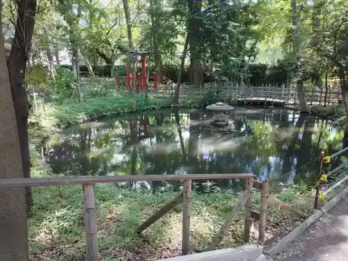 調神社の庭園