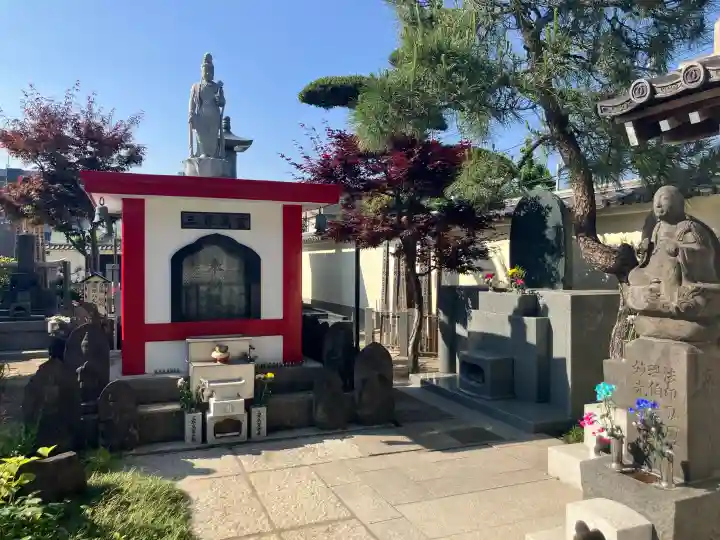 良観寺の{uncategorized: "未分類", other: "その他", undefined: "問題あり", building: "その他建物", grave: "お墓", sacred_gate: "鳥居", guardian: "狛犬", statue: "像", buddha: "仏像", history: "歴史", nature: "自然", garden: "庭園", animal: "動物", pagoda: "塔", temizu: "手水舎", mountain_gate: "山門・神門", sanctuary: "本殿・本堂", subordinate: "末社・摂社", art: "芸術", scenery: "景色", jizo: "地蔵", ema: "絵馬", goshuin: "御朱印", omikuji: "おみくじ", items: "授与品その他", amulet: "お守り", goshuincho: "御朱印帳", eats: "食事", festival: "お祭り", votive_dance: "神楽", shichigosan: "七五三参", wedding: "結婚式", experience: "体験その他", initially: "初詣", around: "周辺", anti_infection: "感染症対策"}