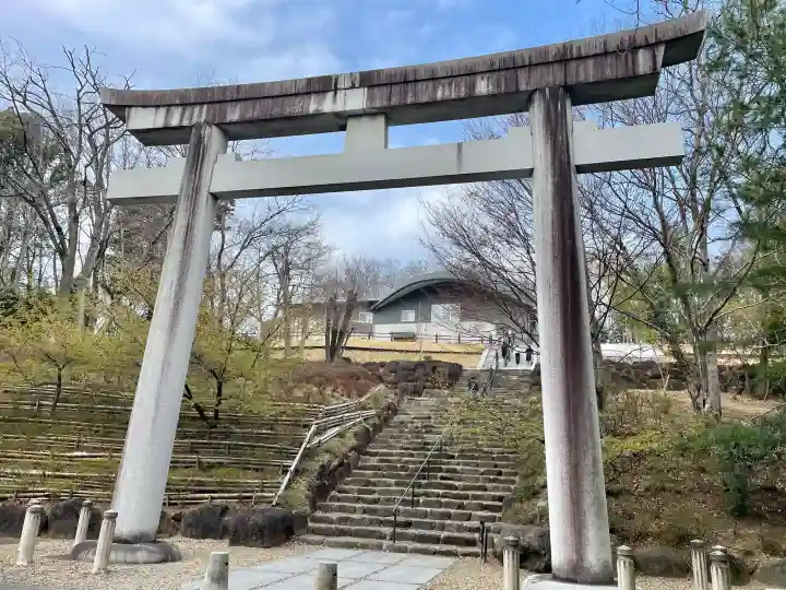 常陸国出雲大社の{uncategorized: "未分類", other: "その他", undefined: "問題あり", building: "その他建物", grave: "お墓", sacred_gate: "鳥居", guardian: "狛犬", statue: "像", buddha: "仏像", history: "歴史", nature: "自然", garden: "庭園", animal: "動物", pagoda: "塔", temizu: "手水舎", mountain_gate: "山門・神門", sanctuary: "本殿・本堂", subordinate: "末社・摂社", art: "芸術", scenery: "景色", jizo: "地蔵", ema: "絵馬", goshuin: "御朱印", omikuji: "おみくじ", items: "授与品その他", amulet: "お守り", goshuincho: "御朱印帳", eats: "食事", festival: "お祭り", votive_dance: "神楽", shichigosan: "七五三参", wedding: "結婚式", experience: "体験その他", initially: "初詣", around: "周辺", anti_infection: "感染症対策"}