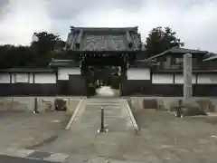 養学院の山門