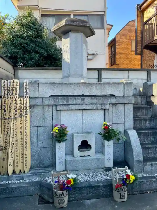 本納寺の{uncategorized: "未分類", other: "その他", undefined: "問題あり", building: "その他建物", grave: "お墓", sacred_gate: "鳥居", guardian: "狛犬", statue: "像", buddha: "仏像", history: "歴史", nature: "自然", garden: "庭園", animal: "動物", pagoda: "塔", temizu: "手水舎", mountain_gate: "山門・神門", sanctuary: "本殿・本堂", subordinate: "末社・摂社", art: "芸術", scenery: "景色", jizo: "地蔵", ema: "絵馬", goshuin: "御朱印", omikuji: "おみくじ", items: "授与品その他", amulet: "お守り", goshuincho: "御朱印帳", eats: "食事", festival: "お祭り", votive_dance: "神楽", shichigosan: "七五三参", wedding: "結婚式", experience: "体験その他", initially: "初詣", around: "周辺", anti_infection: "感染症対策"}