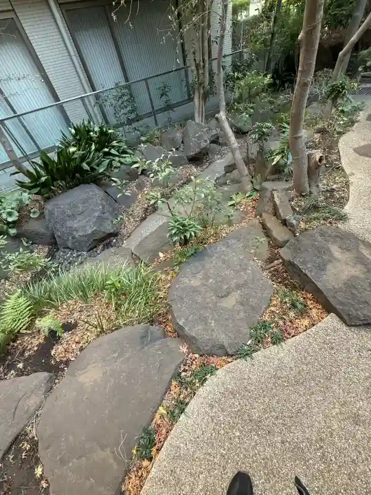 祠(極楽水)の{uncategorized: "未分類", other: "その他", undefined: "問題あり", building: "その他建物", grave: "お墓", sacred_gate: "鳥居", guardian: "狛犬", statue: "像", buddha: "仏像", history: "歴史", nature: "自然", garden: "庭園", animal: "動物", pagoda: "塔", temizu: "手水舎", mountain_gate: "山門・神門", sanctuary: "本殿・本堂", subordinate: "末社・摂社", art: "芸術", scenery: "景色", jizo: "地蔵", ema: "絵馬", goshuin: "御朱印", omikuji: "おみくじ", items: "授与品その他", amulet: "お守り", goshuincho: "御朱印帳", eats: "食事", festival: "お祭り", votive_dance: "神楽", shichigosan: "七五三参", wedding: "結婚式", experience: "体験その他", initially: "初詣", around: "周辺", anti_infection: "感染症対策"}