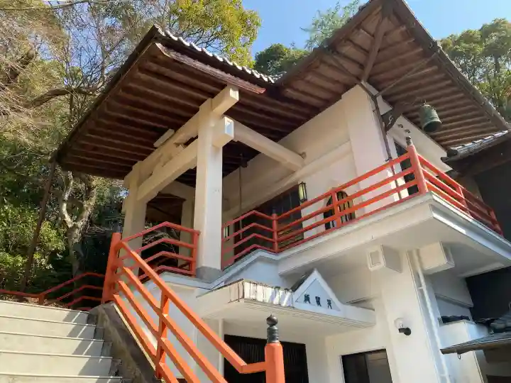 徳寿寺の{uncategorized: "未分類", other: "その他", undefined: "問題あり", building: "その他建物", grave: "お墓", sacred_gate: "鳥居", guardian: "狛犬", statue: "像", buddha: "仏像", history: "歴史", nature: "自然", garden: "庭園", animal: "動物", pagoda: "塔", temizu: "手水舎", mountain_gate: "山門・神門", sanctuary: "本殿・本堂", subordinate: "末社・摂社", art: "芸術", scenery: "景色", jizo: "地蔵", ema: "絵馬", goshuin: "御朱印", omikuji: "おみくじ", items: "授与品その他", amulet: "お守り", goshuincho: "御朱印帳", eats: "食事", festival: "お祭り", votive_dance: "神楽", shichigosan: "七五三参", wedding: "結婚式", experience: "体験その他", initially: "初詣", around: "周辺", anti_infection: "感染症対策"}