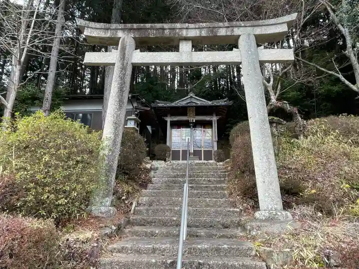 秋葉神社の{uncategorized: "未分類", other: "その他", undefined: "問題あり", building: "その他建物", grave: "お墓", sacred_gate: "鳥居", guardian: "狛犬", statue: "像", buddha: "仏像", history: "歴史", nature: "自然", garden: "庭園", animal: "動物", pagoda: "塔", temizu: "手水舎", mountain_gate: "山門・神門", sanctuary: "本殿・本堂", subordinate: "末社・摂社", art: "芸術", scenery: "景色", jizo: "地蔵", ema: "絵馬", goshuin: "御朱印", omikuji: "おみくじ", items: "授与品その他", amulet: "お守り", goshuincho: "御朱印帳", eats: "食事", festival: "お祭り", votive_dance: "神楽", shichigosan: "七五三参", wedding: "結婚式", experience: "体験その他", initially: "初詣", around: "周辺", anti_infection: "感染症対策"}