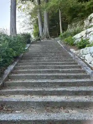 猪田神社の{uncategorized: "未分類", other: "その他", undefined: "問題あり", building: "その他建物", grave: "お墓", sacred_gate: "鳥居", guardian: "狛犬", statue: "像", buddha: "仏像", history: "歴史", nature: "自然", garden: "庭園", animal: "動物", pagoda: "塔", temizu: "手水舎", mountain_gate: "山門・神門", sanctuary: "本殿・本堂", subordinate: "末社・摂社", art: "芸術", scenery: "景色", jizo: "地蔵", ema: "絵馬", goshuin: "御朱印", omikuji: "おみくじ", items: "授与品その他", amulet: "お守り", goshuincho: "御朱印帳", eats: "食事", festival: "お祭り", votive_dance: "神楽", shichigosan: "七五三参", wedding: "結婚式", experience: "体験その他", initially: "初詣", around: "周辺", anti_infection: "感染症対策"}