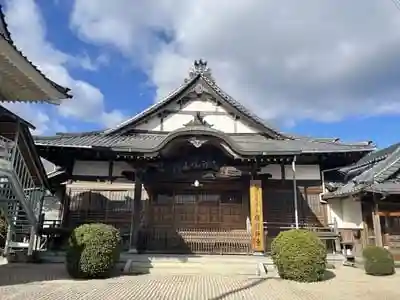 麟翁寺の本殿