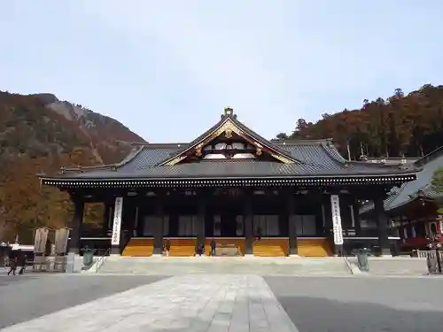 久遠寺の本殿