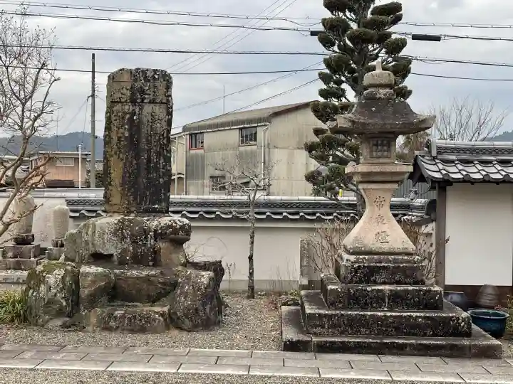 長徳寺の{uncategorized: "未分類", other: "その他", undefined: "問題あり", building: "その他建物", grave: "お墓", sacred_gate: "鳥居", guardian: "狛犬", statue: "像", buddha: "仏像", history: "歴史", nature: "自然", garden: "庭園", animal: "動物", pagoda: "塔", temizu: "手水舎", mountain_gate: "山門・神門", sanctuary: "本殿・本堂", subordinate: "末社・摂社", art: "芸術", scenery: "景色", jizo: "地蔵", ema: "絵馬", goshuin: "御朱印", omikuji: "おみくじ", items: "授与品その他", amulet: "お守り", goshuincho: "御朱印帳", eats: "食事", festival: "お祭り", votive_dance: "神楽", shichigosan: "七五三参", wedding: "結婚式", experience: "体験その他", initially: "初詣", around: "周辺", anti_infection: "感染症対策"}
