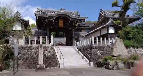 洞雲院の山門