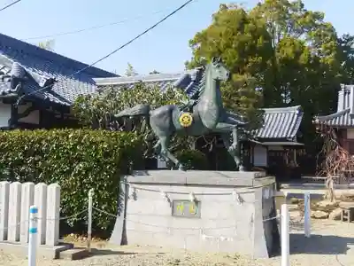 百済王神社の像