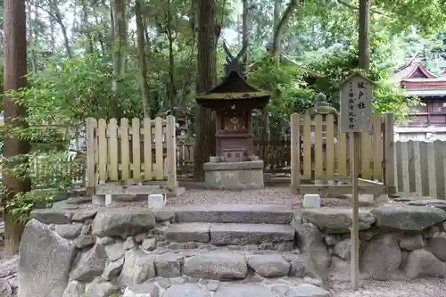 往馬坐伊古麻都比古神社の末社