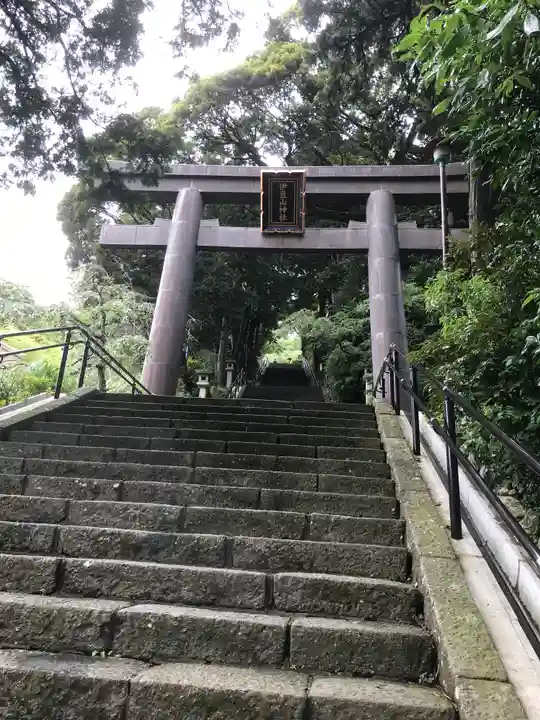 伊豆山神社の鳥居