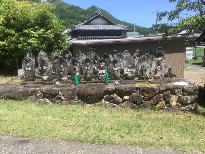 禅徳寺の像