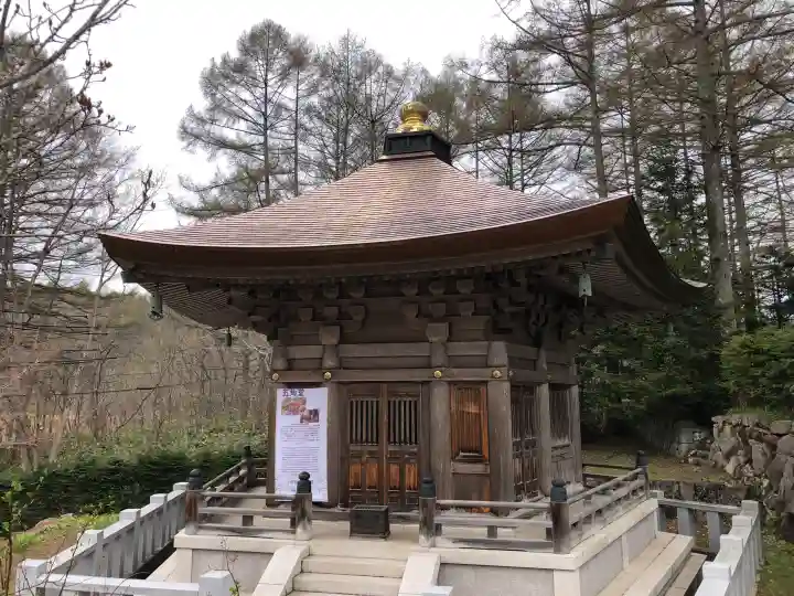 修験道公明院の{uncategorized: "未分類", other: "その他", undefined: "問題あり", building: "その他建物", grave: "お墓", sacred_gate: "鳥居", guardian: "狛犬", statue: "像", buddha: "仏像", history: "歴史", nature: "自然", garden: "庭園", animal: "動物", pagoda: "塔", temizu: "手水舎", mountain_gate: "山門・神門", sanctuary: "本殿・本堂", subordinate: "末社・摂社", art: "芸術", scenery: "景色", jizo: "地蔵", ema: "絵馬", goshuin: "御朱印", omikuji: "おみくじ", items: "授与品その他", amulet: "お守り", goshuincho: "御朱印帳", eats: "食事", festival: "お祭り", votive_dance: "神楽", shichigosan: "七五三参", wedding: "結婚式", experience: "体験その他", initially: "初詣", around: "周辺", anti_infection: "感染症対策"}