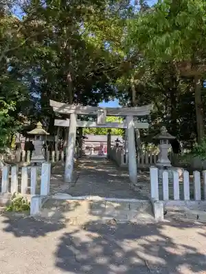 伏見稲荷神社の{uncategorized: "未分類", other: "その他", undefined: "問題あり", building: "その他建物", grave: "お墓", sacred_gate: "鳥居", guardian: "狛犬", statue: "像", buddha: "仏像", history: "歴史", nature: "自然", garden: "庭園", animal: "動物", pagoda: "塔", temizu: "手水舎", mountain_gate: "山門・神門", sanctuary: "本殿・本堂", subordinate: "末社・摂社", art: "芸術", scenery: "景色", jizo: "地蔵", ema: "絵馬", goshuin: "御朱印", omikuji: "おみくじ", items: "授与品その他", amulet: "お守り", goshuincho: "御朱印帳", eats: "食事", festival: "お祭り", votive_dance: "神楽", shichigosan: "七五三参", wedding: "結婚式", experience: "体験その他", initially: "初詣", around: "周辺", anti_infection: "感染症対策"}