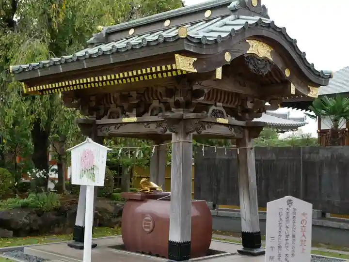 三学院の手水舎