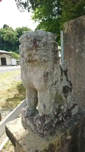 紫神社の狛犬
