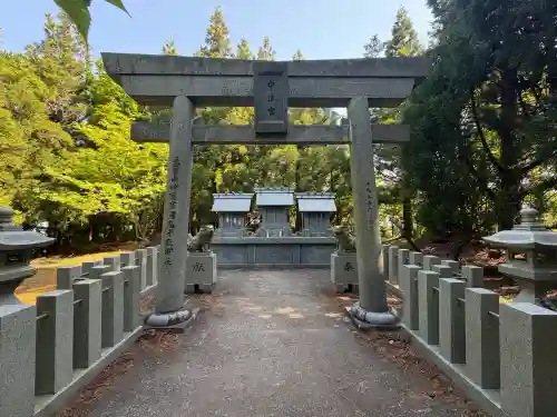 英彦山神宮御本社（上宮）の{uncategorized: "未分類", other: "その他", undefined: "問題あり", building: "その他建物", grave: "お墓", sacred_gate: "鳥居", guardian: "狛犬", statue: "像", buddha: "仏像", history: "歴史", nature: "自然", garden: "庭園", animal: "動物", pagoda: "塔", temizu: "手水舎", mountain_gate: "山門・神門", sanctuary: "本殿・本堂", subordinate: "末社・摂社", art: "芸術", scenery: "景色", jizo: "地蔵", ema: "絵馬", goshuin: "御朱印", omikuji: "おみくじ", items: "授与品その他", amulet: "お守り", goshuincho: "御朱印帳", eats: "食事", festival: "お祭り", votive_dance: "神楽", shichigosan: "七五三参", wedding: "結婚式", experience: "体験その他", initially: "初詣", around: "周辺", anti_infection: "感染症対策"}
