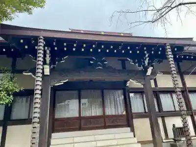 本寿寺の{uncategorized: "未分類", other: "その他", undefined: "問題あり", building: "その他建物", grave: "お墓", sacred_gate: "鳥居", guardian: "狛犬", statue: "像", buddha: "仏像", history: "歴史", nature: "自然", garden: "庭園", animal: "動物", pagoda: "塔", temizu: "手水舎", mountain_gate: "山門・神門", sanctuary: "本殿・本堂", subordinate: "末社・摂社", art: "芸術", scenery: "景色", jizo: "地蔵", ema: "絵馬", goshuin: "御朱印", omikuji: "おみくじ", items: "授与品その他", amulet: "お守り", goshuincho: "御朱印帳", eats: "食事", festival: "お祭り", votive_dance: "神楽", shichigosan: "七五三参", wedding: "結婚式", experience: "体験その他", initially: "初詣", around: "周辺", anti_infection: "感染症対策"}
