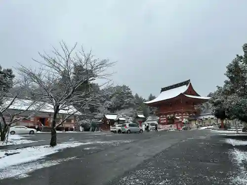 美濃國一宮　南宮大社の{uncategorized: "未分類", other: "その他", undefined: "問題あり", building: "その他建物", grave: "お墓", sacred_gate: "鳥居", guardian: "狛犬", statue: "像", buddha: "仏像", history: "歴史", nature: "自然", garden: "庭園", animal: "動物", pagoda: "塔", temizu: "手水舎", mountain_gate: "山門・神門", sanctuary: "本殿・本堂", subordinate: "末社・摂社", art: "芸術", scenery: "景色", jizo: "地蔵", ema: "絵馬", goshuin: "御朱印", omikuji: "おみくじ", items: "授与品その他", amulet: "お守り", goshuincho: "御朱印帳", eats: "食事", festival: "お祭り", votive_dance: "神楽", shichigosan: "七五三参", wedding: "結婚式", experience: "体験その他", initially: "初詣", around: "周辺", anti_infection: "感染症対策"}
