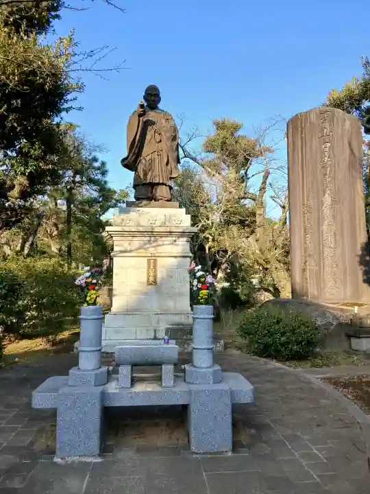 法華経寺の{uncategorized: "未分類", other: "その他", undefined: "問題あり", building: "その他建物", grave: "お墓", sacred_gate: "鳥居", guardian: "狛犬", statue: "像", buddha: "仏像", history: "歴史", nature: "自然", garden: "庭園", animal: "動物", pagoda: "塔", temizu: "手水舎", mountain_gate: "山門・神門", sanctuary: "本殿・本堂", subordinate: "末社・摂社", art: "芸術", scenery: "景色", jizo: "地蔵", ema: "絵馬", goshuin: "御朱印", omikuji: "おみくじ", items: "授与品その他", amulet: "お守り", goshuincho: "御朱印帳", eats: "食事", festival: "お祭り", votive_dance: "神楽", shichigosan: "七五三参", wedding: "結婚式", experience: "体験その他", initially: "初詣", around: "周辺", anti_infection: "感染症対策"}