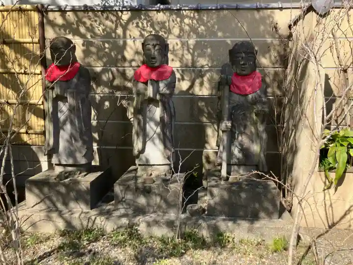 宗円寺の{uncategorized: "未分類", other: "その他", undefined: "問題あり", building: "その他建物", grave: "お墓", sacred_gate: "鳥居", guardian: "狛犬", statue: "像", buddha: "仏像", history: "歴史", nature: "自然", garden: "庭園", animal: "動物", pagoda: "塔", temizu: "手水舎", mountain_gate: "山門・神門", sanctuary: "本殿・本堂", subordinate: "末社・摂社", art: "芸術", scenery: "景色", jizo: "地蔵", ema: "絵馬", goshuin: "御朱印", omikuji: "おみくじ", items: "授与品その他", amulet: "お守り", goshuincho: "御朱印帳", eats: "食事", festival: "お祭り", votive_dance: "神楽", shichigosan: "七五三参", wedding: "結婚式", experience: "体験その他", initially: "初詣", around: "周辺", anti_infection: "感染症対策"}