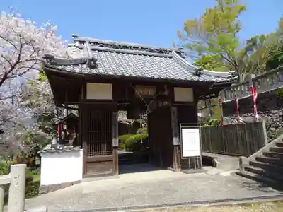 観音寺の山門・神門
