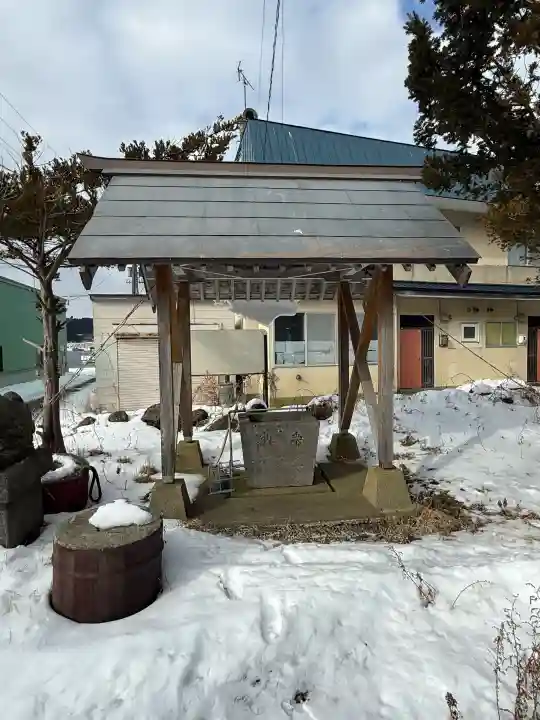 厳島神社の{uncategorized: "未分類", other: "その他", undefined: "問題あり", building: "その他建物", grave: "お墓", sacred_gate: "鳥居", guardian: "狛犬", statue: "像", buddha: "仏像", history: "歴史", nature: "自然", garden: "庭園", animal: "動物", pagoda: "塔", temizu: "手水舎", mountain_gate: "山門・神門", sanctuary: "本殿・本堂", subordinate: "末社・摂社", art: "芸術", scenery: "景色", jizo: "地蔵", ema: "絵馬", goshuin: "御朱印", omikuji: "おみくじ", items: "授与品その他", amulet: "お守り", goshuincho: "御朱印帳", eats: "食事", festival: "お祭り", votive_dance: "神楽", shichigosan: "七五三参", wedding: "結婚式", experience: "体験その他", initially: "初詣", around: "周辺", anti_infection: "感染症対策"}