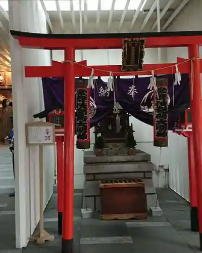 歌舞伎稲荷神社の鳥居