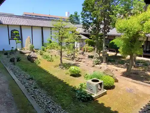 本徳寺の庭園