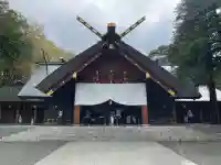 北海道神宮の{uncategorized: "未分類", other: "その他", undefined: "問題あり", building: "その他建物", grave: "お墓", sacred_gate: "鳥居", guardian: "狛犬", statue: "像", buddha: "仏像", history: "歴史", nature: "自然", garden: "庭園", animal: "動物", pagoda: "塔", temizu: "手水舎", mountain_gate: "山門・神門", sanctuary: "本殿・本堂", subordinate: "末社・摂社", art: "芸術", scenery: "景色", jizo: "地蔵", ema: "絵馬", goshuin: "御朱印", omikuji: "おみくじ", items: "授与品その他", amulet: "お守り", goshuincho: "御朱印帳", eats: "食事", festival: "お祭り", votive_dance: "神楽", shichigosan: "七五三参", wedding: "結婚式", experience: "体験その他", initially: "初詣", around: "周辺", anti_infection: "感染症対策"}