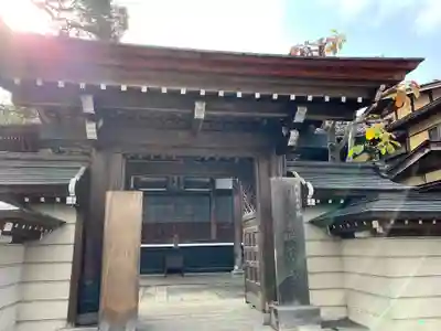 暎芳寺の山門・神門