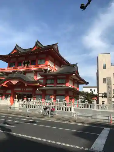 射楯兵主神社の山門