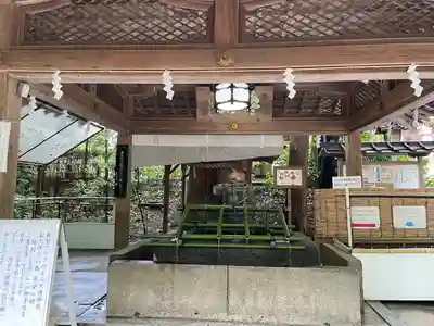 大神神社の手水舎