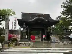 豊川閣　妙厳寺の山門