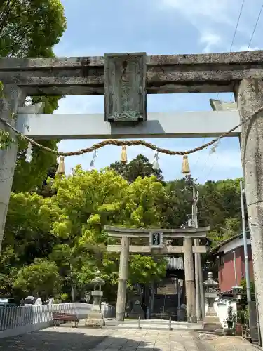 粒坐天照神社の{uncategorized: "未分類", other: "その他", undefined: "問題あり", building: "その他建物", grave: "お墓", sacred_gate: "鳥居", guardian: "狛犬", statue: "像", buddha: "仏像", history: "歴史", nature: "自然", garden: "庭園", animal: "動物", pagoda: "塔", temizu: "手水舎", mountain_gate: "山門・神門", sanctuary: "本殿・本堂", subordinate: "末社・摂社", art: "芸術", scenery: "景色", jizo: "地蔵", ema: "絵馬", goshuin: "御朱印", omikuji: "おみくじ", items: "授与品その他", amulet: "お守り", goshuincho: "御朱印帳", eats: "食事", festival: "お祭り", votive_dance: "神楽", shichigosan: "七五三参", wedding: "結婚式", experience: "体験その他", initially: "初詣", around: "周辺", anti_infection: "感染症対策"}