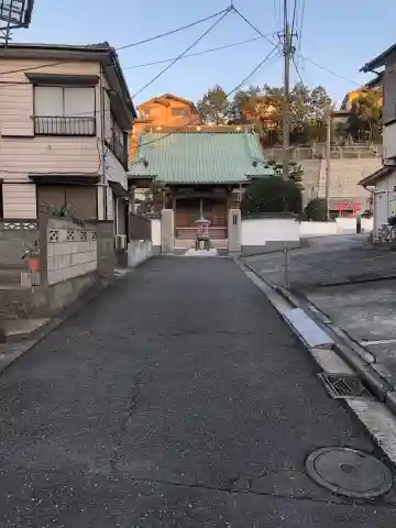 自性院の本殿・本堂